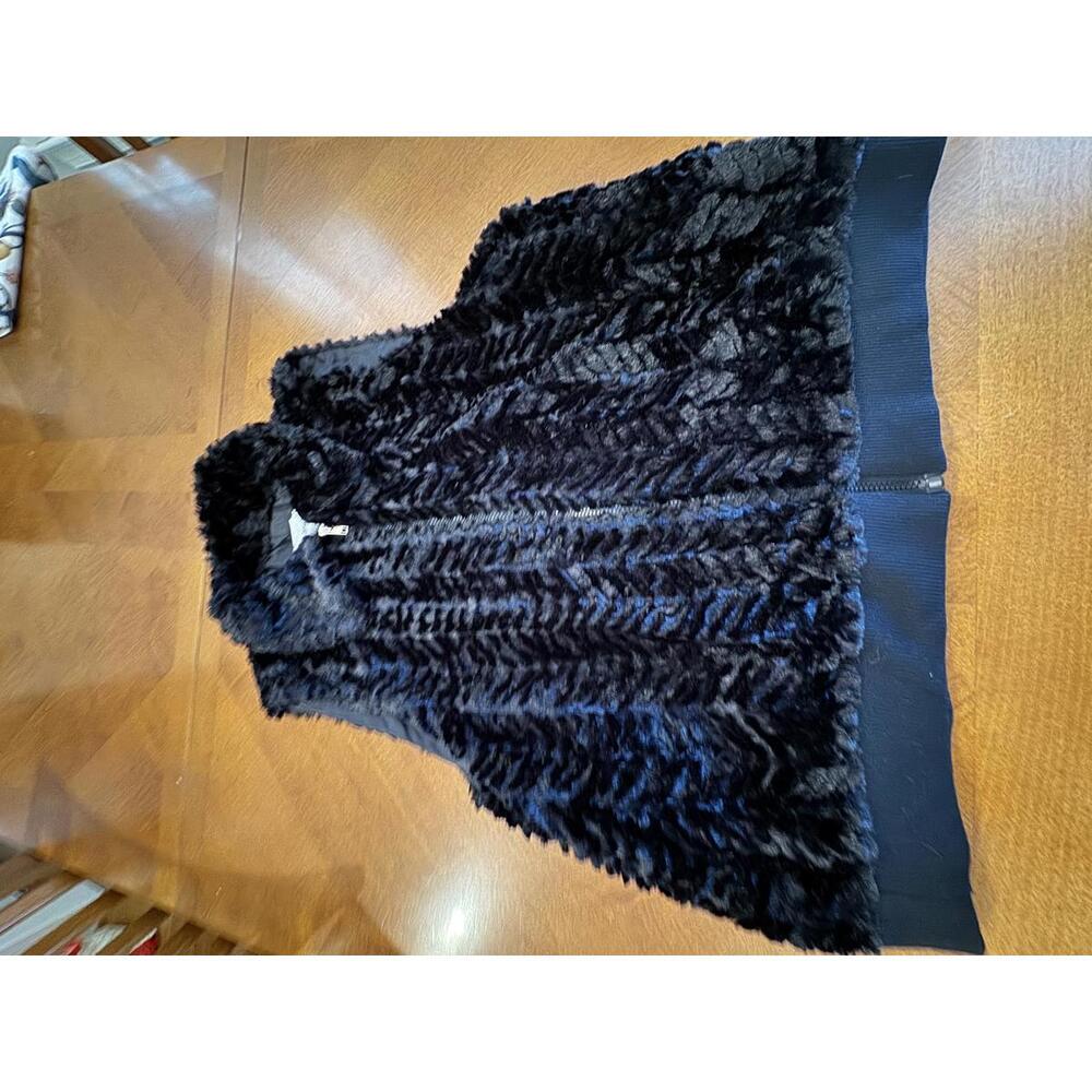 Alfred Dunner Black Faux Fur Zip-Up Vest j-3